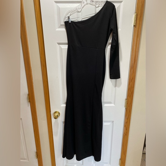 Missguided-One Shoulder Long Sleeve Fishtail Black Maxi Dress, Size  6 - Picture 1 of 4